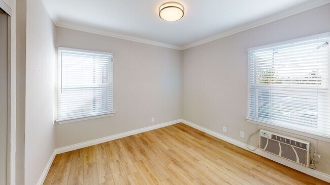 Building Photo - Adams apartments...Newly Remodeled 2 Bedroom Apartment! CALL NOW!