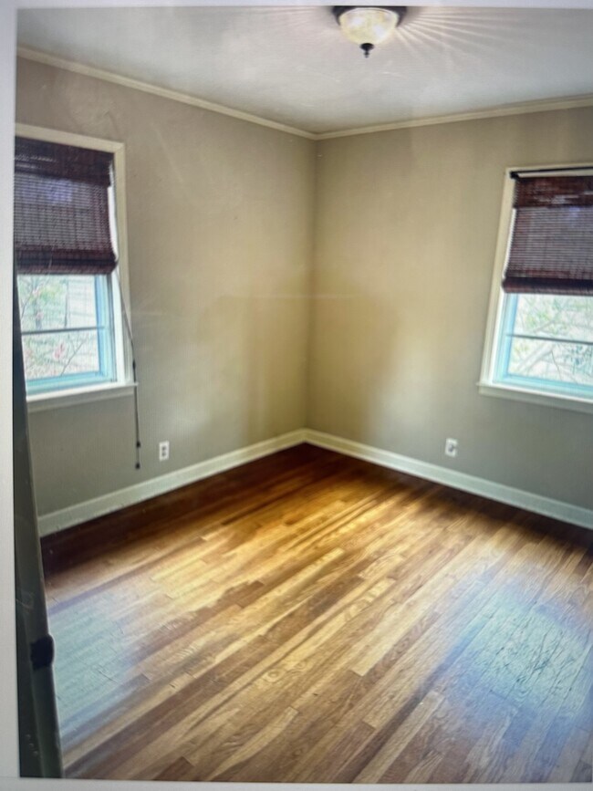 Building Photo - 407 S Acre Dr