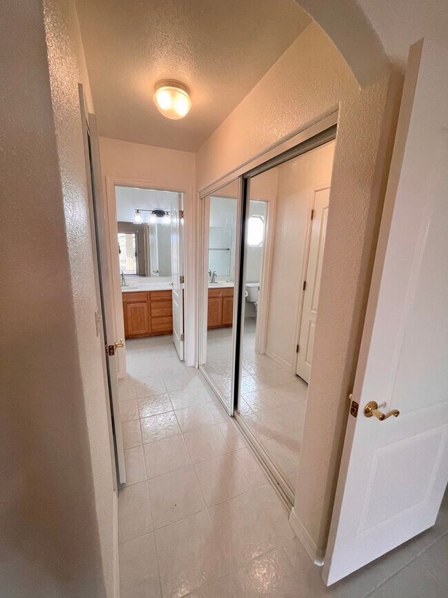 Building Photo - Nice 3 Bedroom 2 Bath Home in Chaparral Mesa!