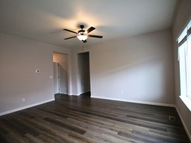 Building Photo - 8872 Ventura St