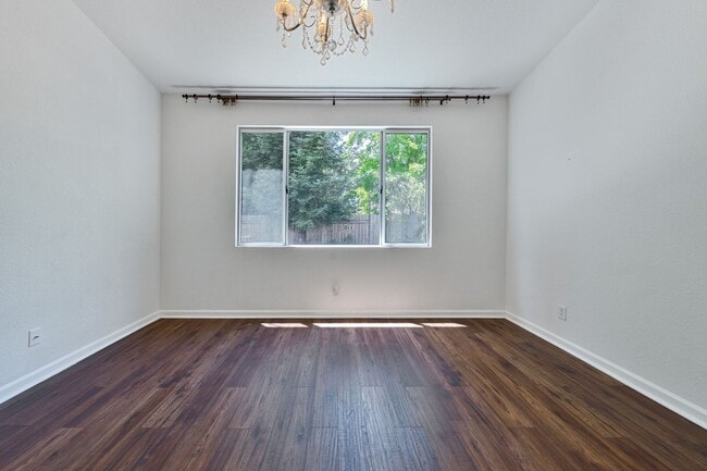 Building Photo - Charming 3-Bed Home in Prime Folsom Locati...