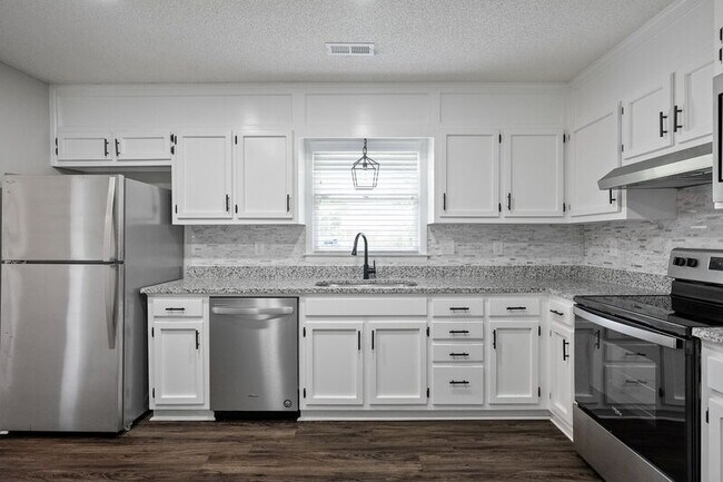 Building Photo - 1028 SE Kinsey Dr