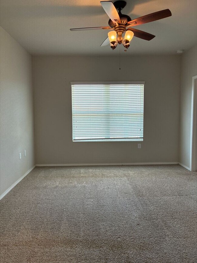 Building Photo - Charming 4 beds 2.5 baths in San Antonio!