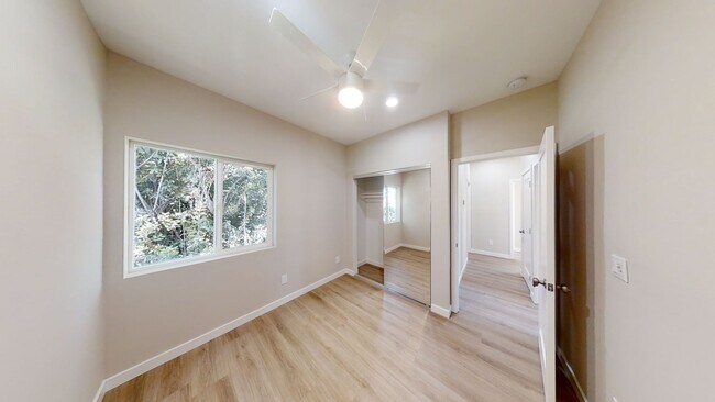 Building Photo - 4BD/2BA on Stewart!