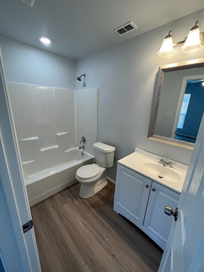 Building Photo - Cute Duplex in North Lubbock