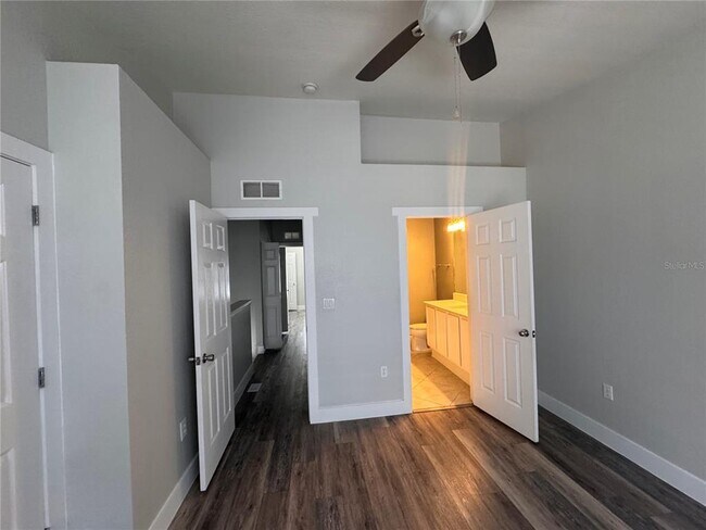 Building Photo - 4478 SW 49th Ave