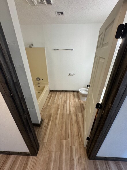 Building Photo - 472063 OK-101