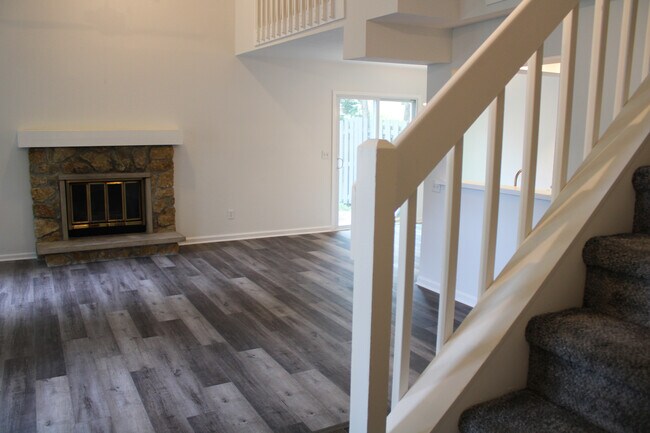 Building Photo - 6135 Sawmill Woods Dr