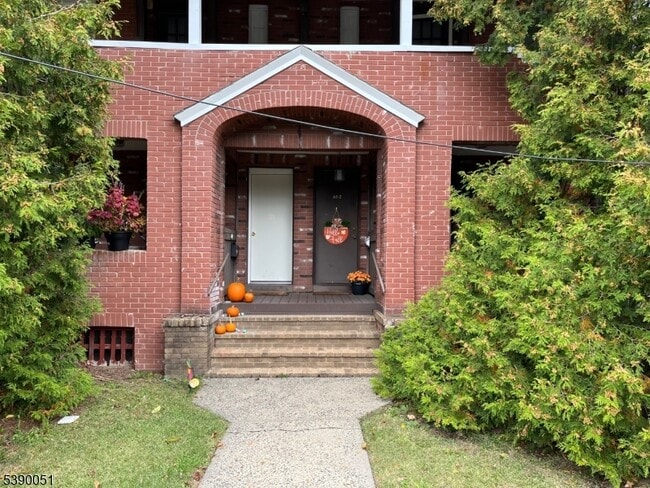 Primary Photo - 61 Bloomfield Ave