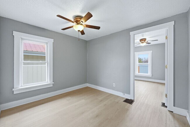 Building Photo - Three bedroom available for an immediate move in!