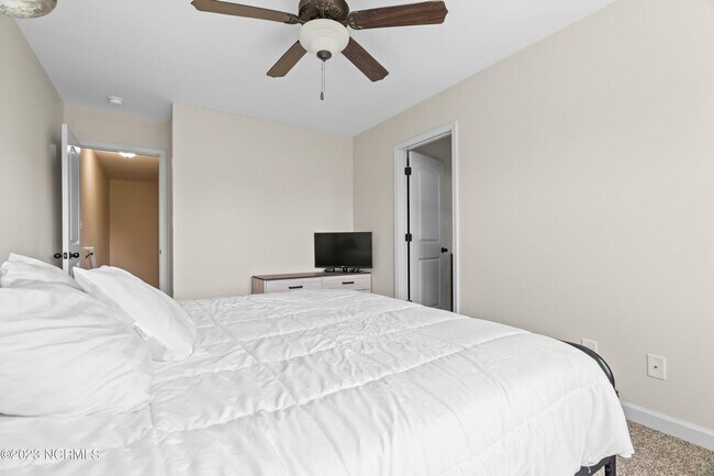 Building Photo - Modern Sneads Ferry Townhome with Private Fenced Yard
