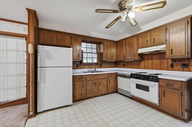Building Photo - 2 Bedroom Dog Friendly Home For Rent With Large Bonus Room!
