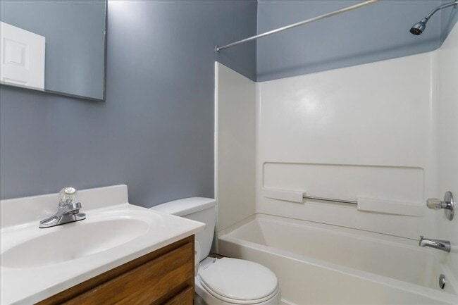 Building Photo - 1310 Hampshire Dr