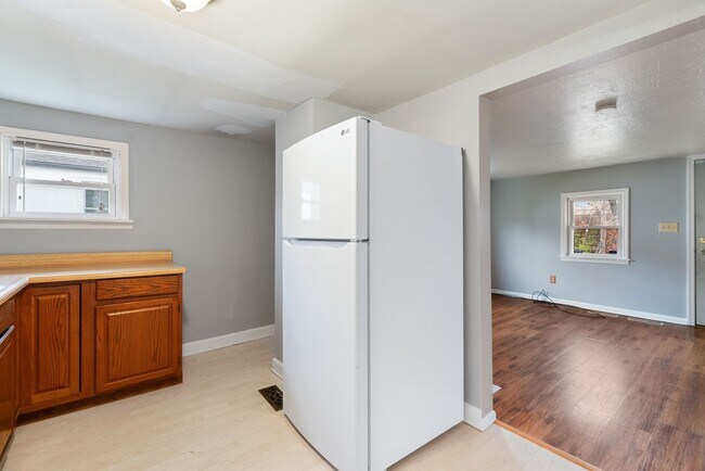 Building Photo - BLACK FRIDAY DEAL! SCORE 50% OFF 1ST MONTH'S RENT IF SIGNED BY NOV. 28! Beautiful 1 Bedroom home ...