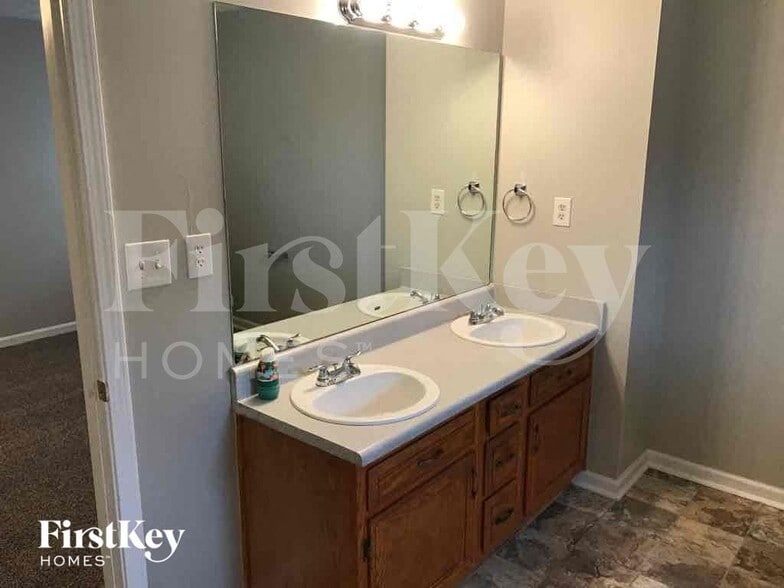 Building Photo - 4455 Westminster Dr