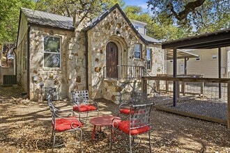 Building Photo - 2814 Oak Springs Dr