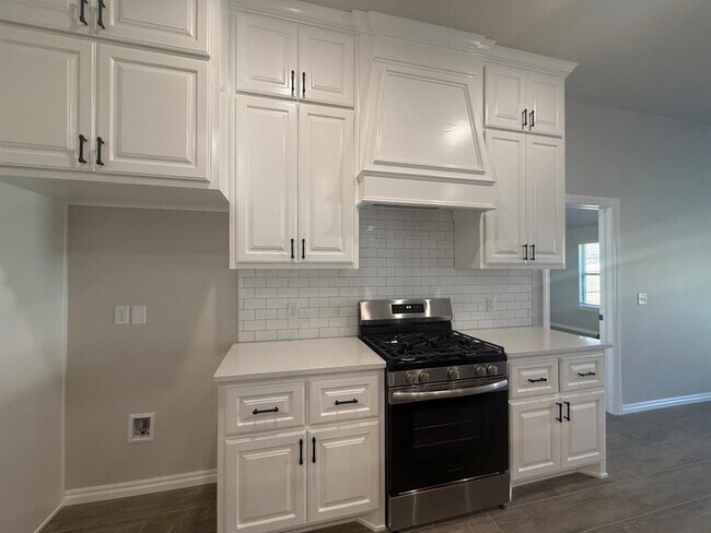 Building Photo - 8401 HazelWood Wy