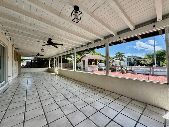 Building Photo - 1712 SW 5th St