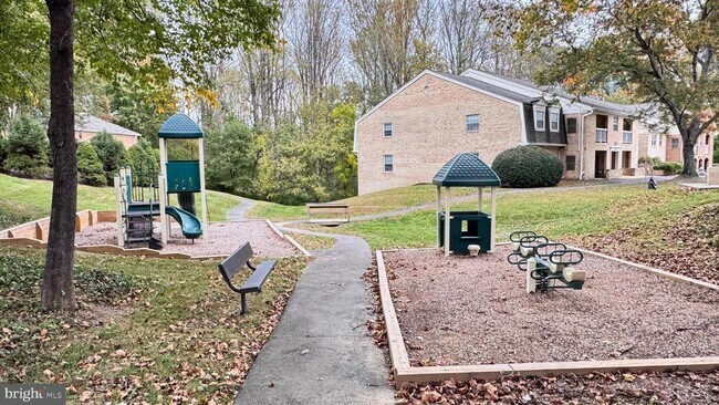 Building Photo - 5817 Cove Landing Rd