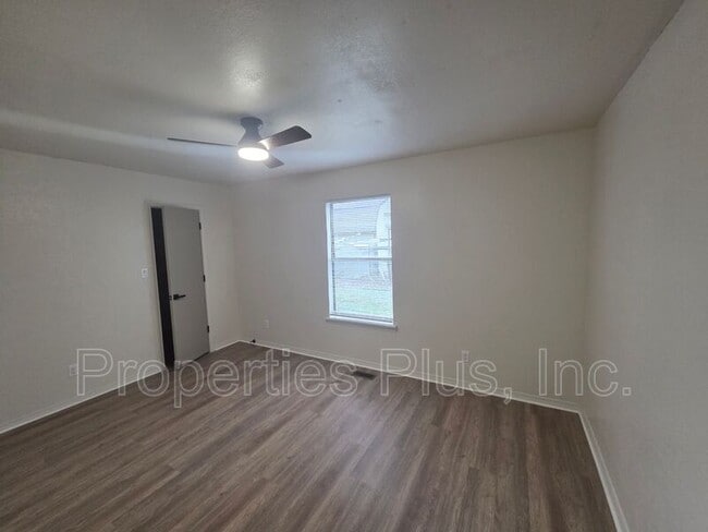 Building Photo - 11612 S 100th E Ave