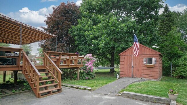 Building Photo - 3 bed, 2 bath house with solar panels! No ...