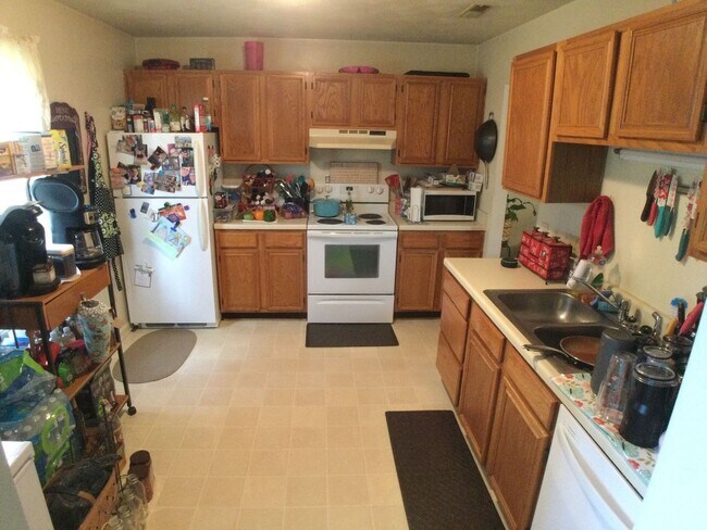 Building Photo - Blacksburg, 3 BR / 2.5 BA, Available September 19th