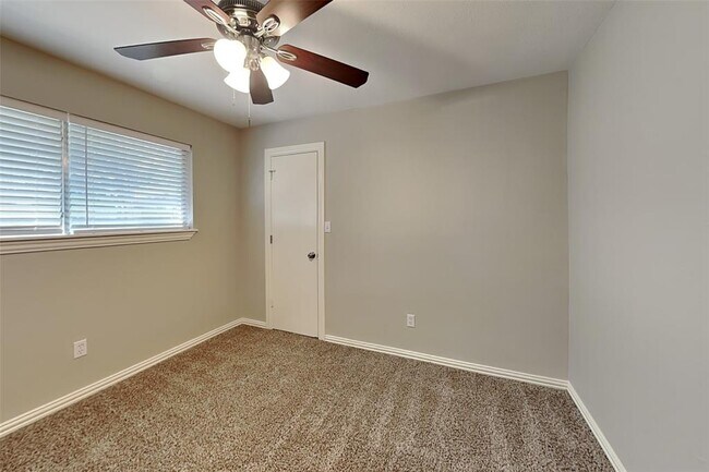 Building Photo - 10103 Golden Meadow Dr