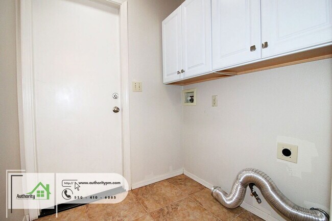 Building Photo - 2882 Sandstone Dr