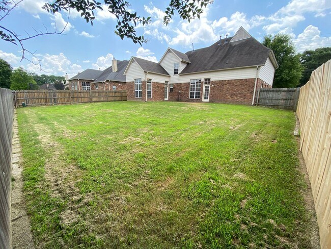 Building Photo - LARGE AND SPACIOUS HOME IN BARTLETT/ARLINGTON