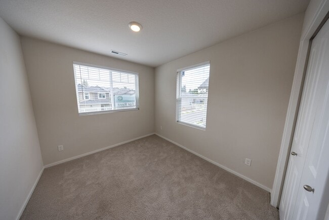 Building Photo - 6313 NE 61st Ave