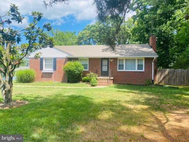 Primary Photo - 856 Churchill Dr
