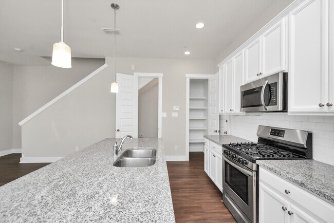 Building Photo - 739 Strawberry Pines Ct