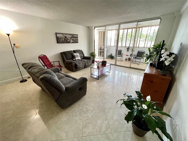 Building Photo - 6861 SW 147th Ave