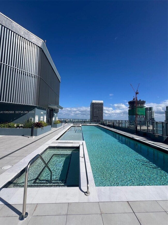 Building Photo - 121 NE 5th St