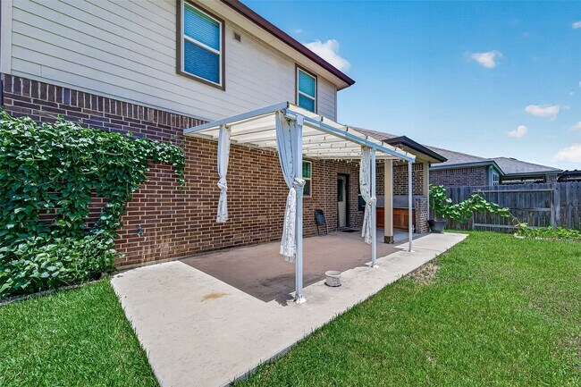 Building Photo - 20223 Highfield Park Dr