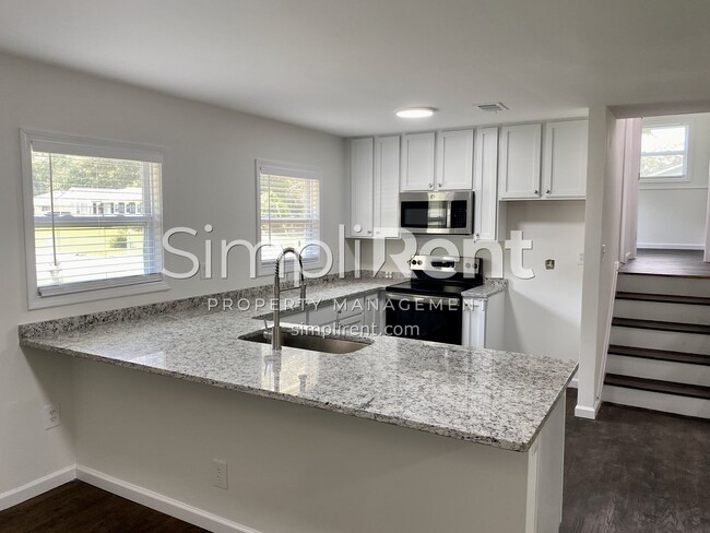 Building Photo - FULLY RENOVATED 3 / 2 Home - Available Now...