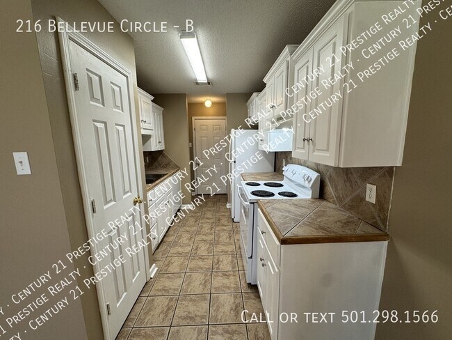 Building Photo - 216 Bellevue Cir