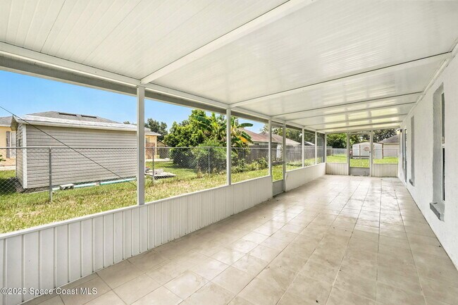 Building Photo - 460 Martigues Dr