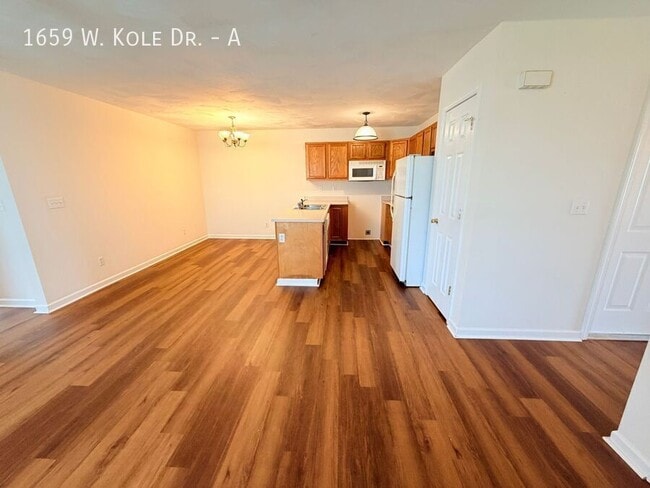 Building Photo - 1659 W Kole Dr