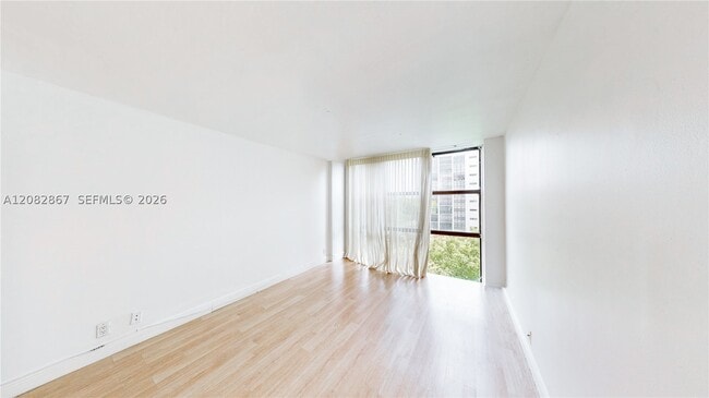 Building Photo - 17011 N Bay Rd