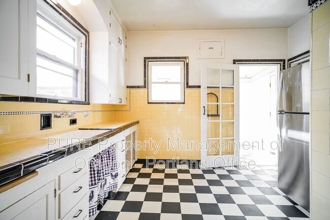 Building Photo - 1331 SE 49th Ave