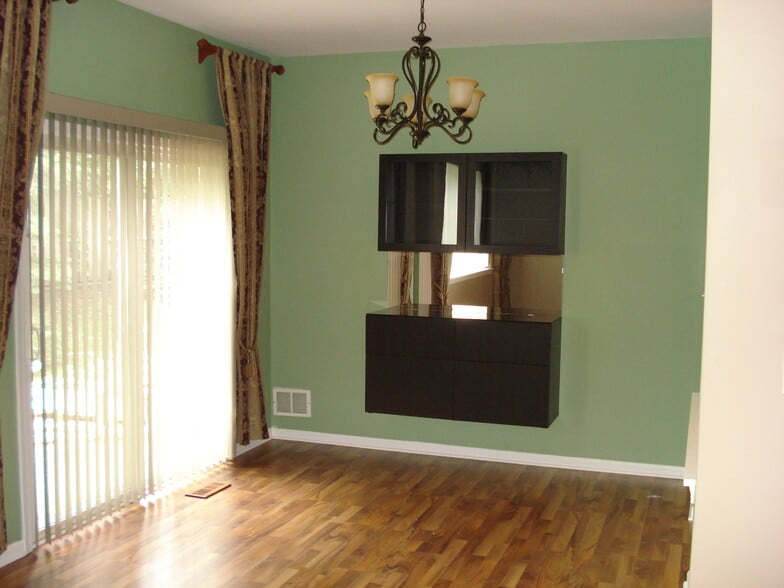 Building Photo - 1022 Evergreen Cir