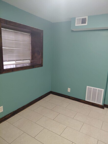 Building Photo - 3713 W Shakespeare Ave