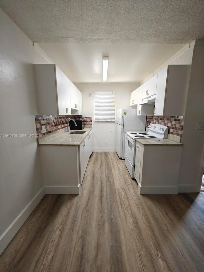 Building Photo - 421 NE 1st St