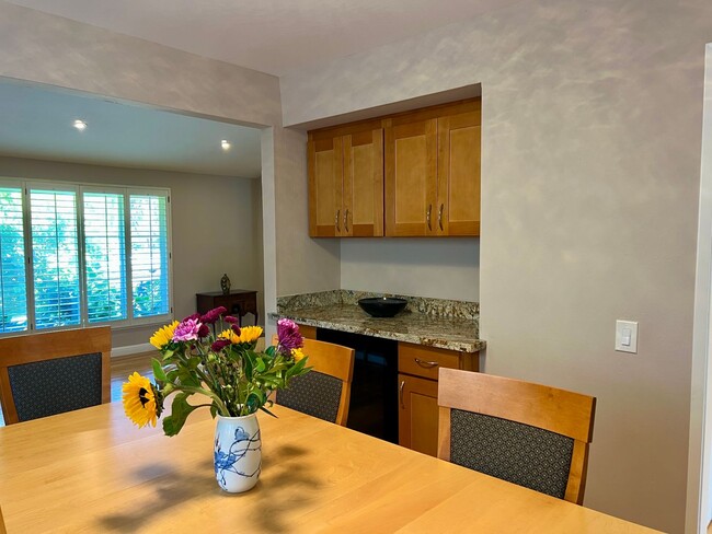 Building Photo - Largest of the very popular Kay floor plan...