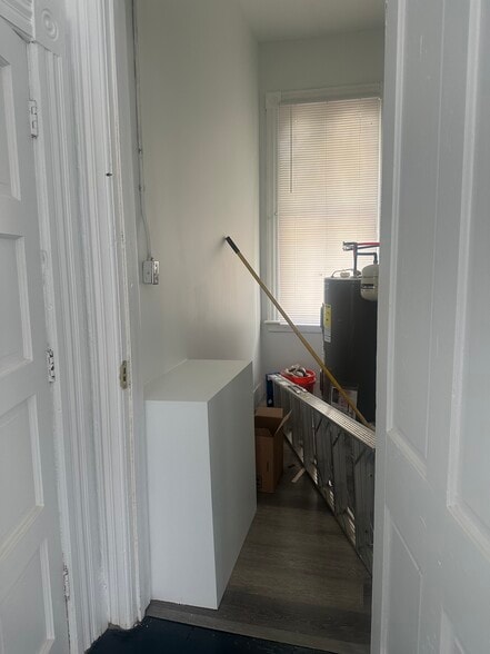 Building Photo - 111 E 39th St