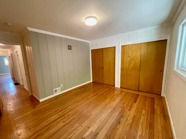 Second bedroom splash wall - 5940 La Salle Ave