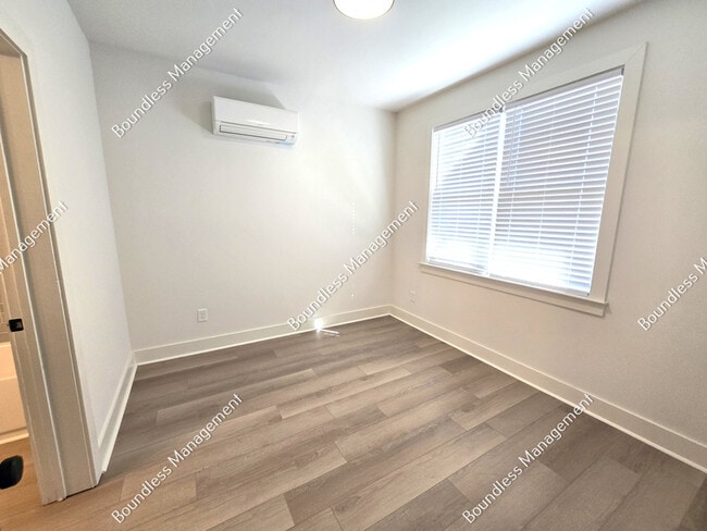 Building Photo - 340 Eugenia St SW