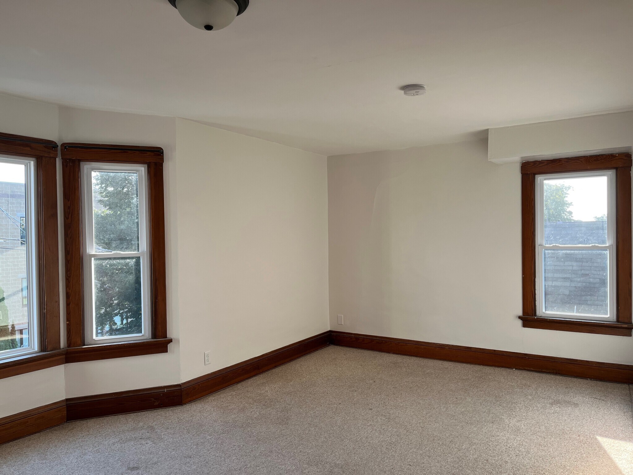 Living/Dining Room - 608 E Cady St