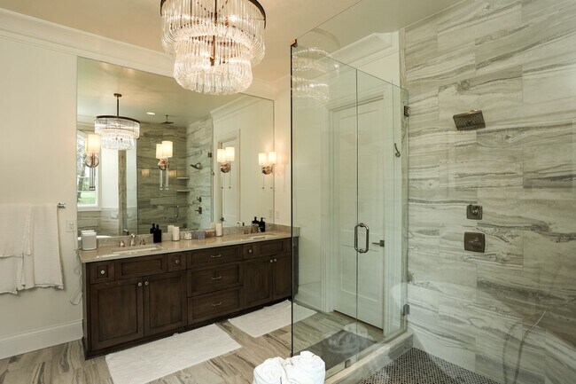 Building Photo - GREEN HILLS CUSTOM BUILT HOME. 5 BED 5 1/2...